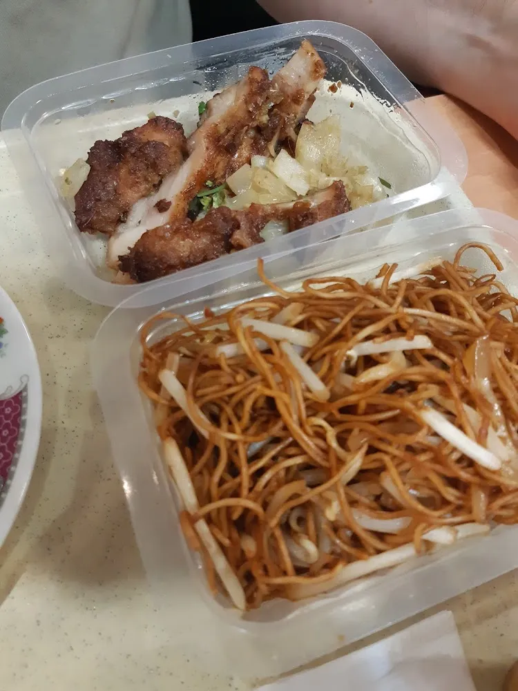 Poulet Croustillant Et Nouilles Sautées